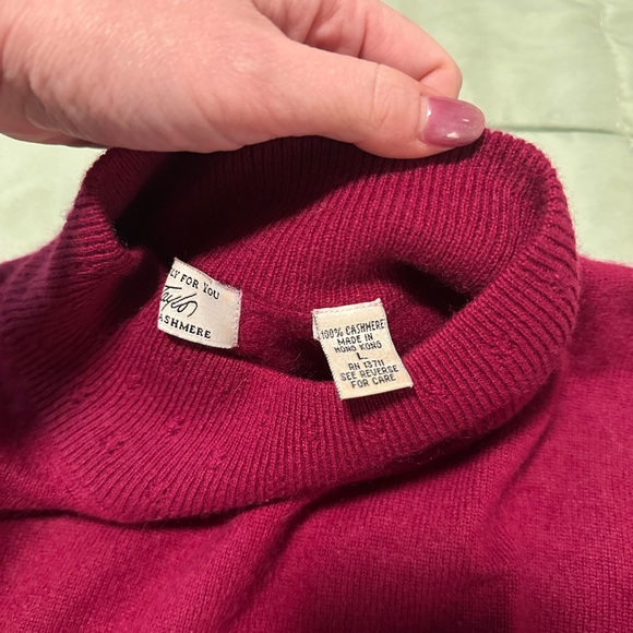 Vintage Lord & Taylor cashmere sweater - Picture 4 of 4